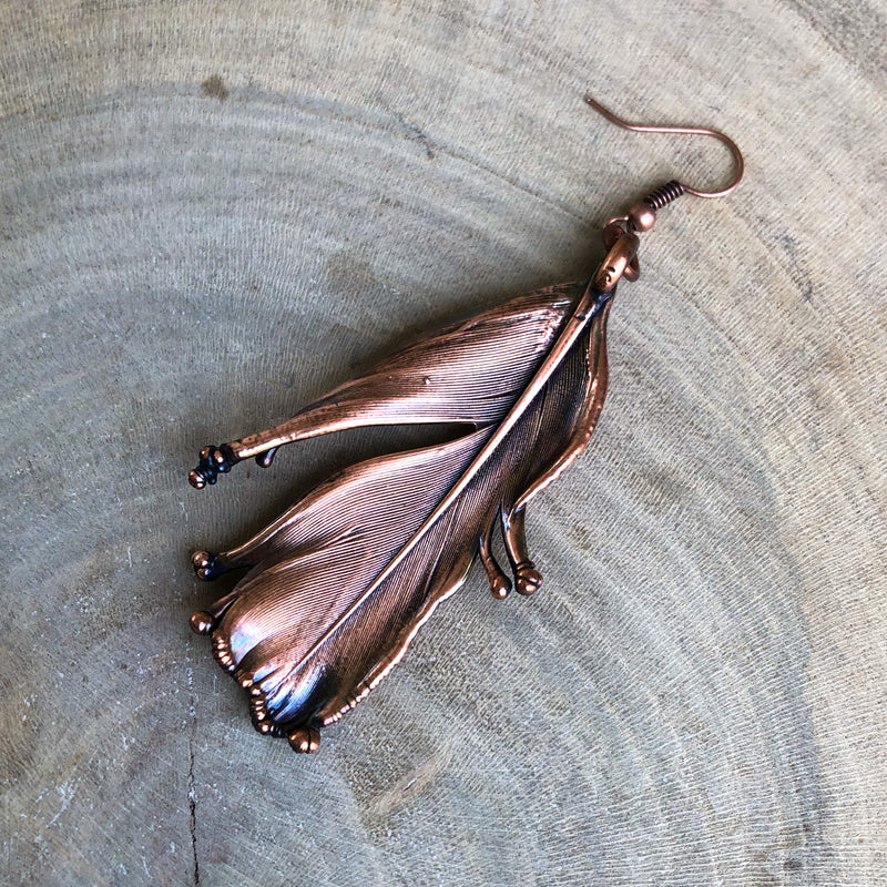 PIGEON FEATHER SINGLE EARRING