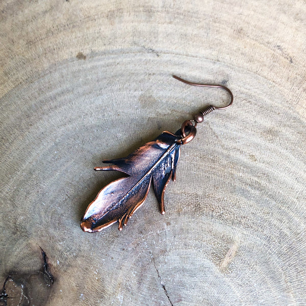 PIGEON FEATHER SINGLE EARRING